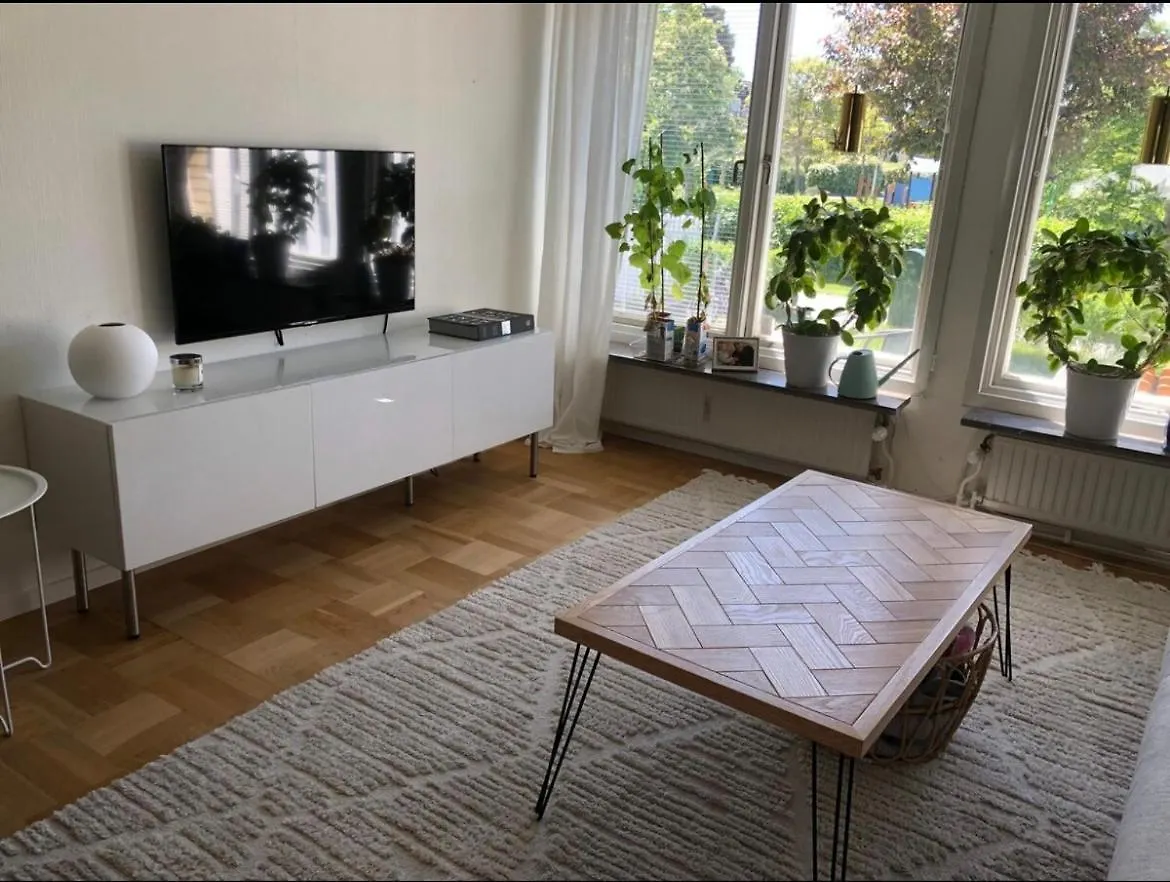 Fint Boende Med 4 Sovrum Parkering Och Traedgard Stockholm 0*,  Sweden