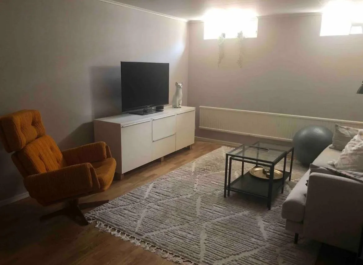 Villa Fint Boende Med 4 Sovrum Parkering Och Traedgard Stockholm Sverige