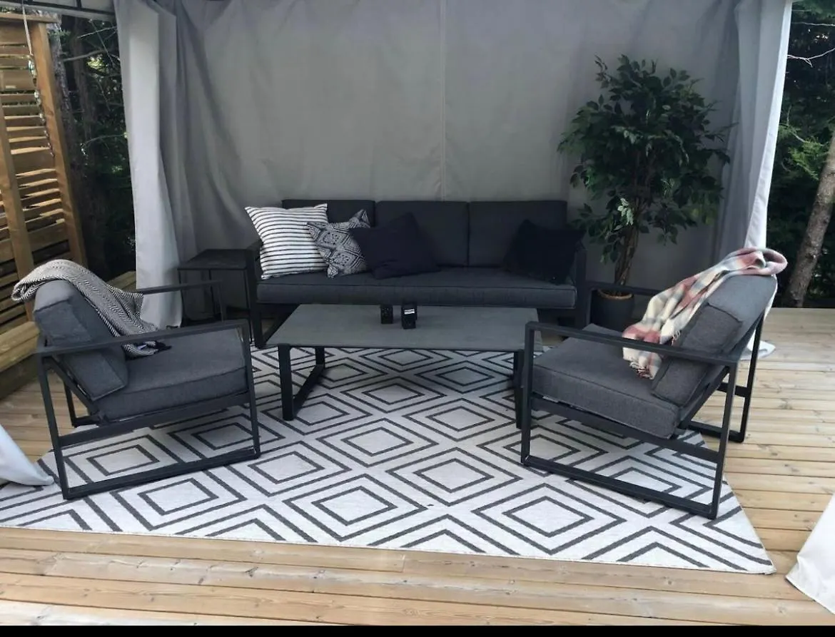 Fint Boende Med 4 Sovrum Parkering Och Traedgard Stockholm Villa