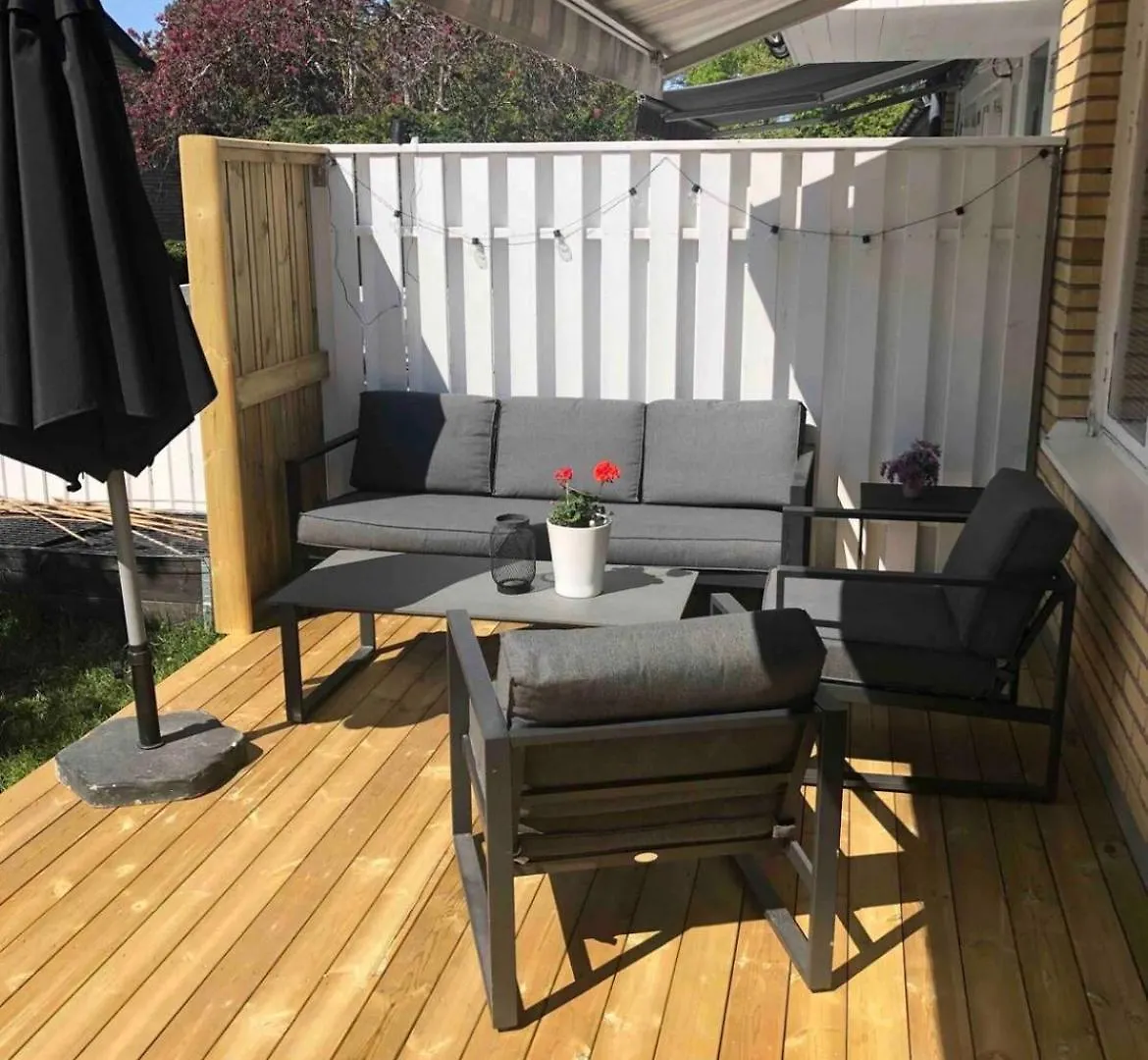 Villa Fint Boende Med 4 Sovrum Parkering Och Traedgard Stockholm